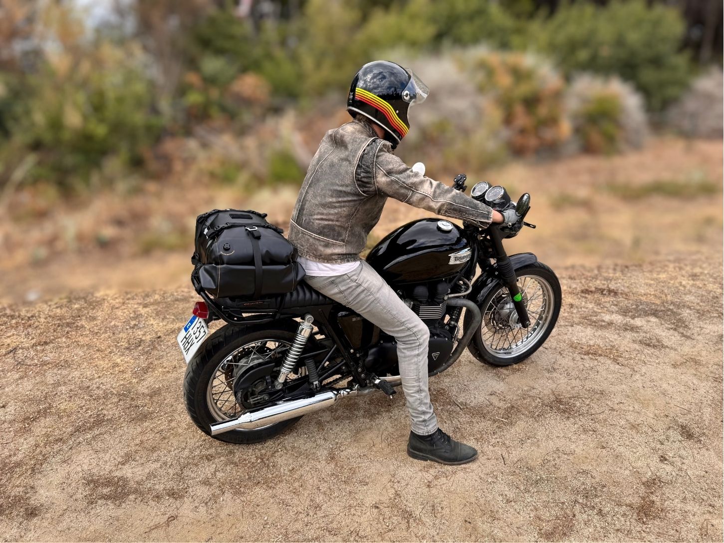 The ragnarok 30l waterproof tail bag can be attached to any type of motorcycle