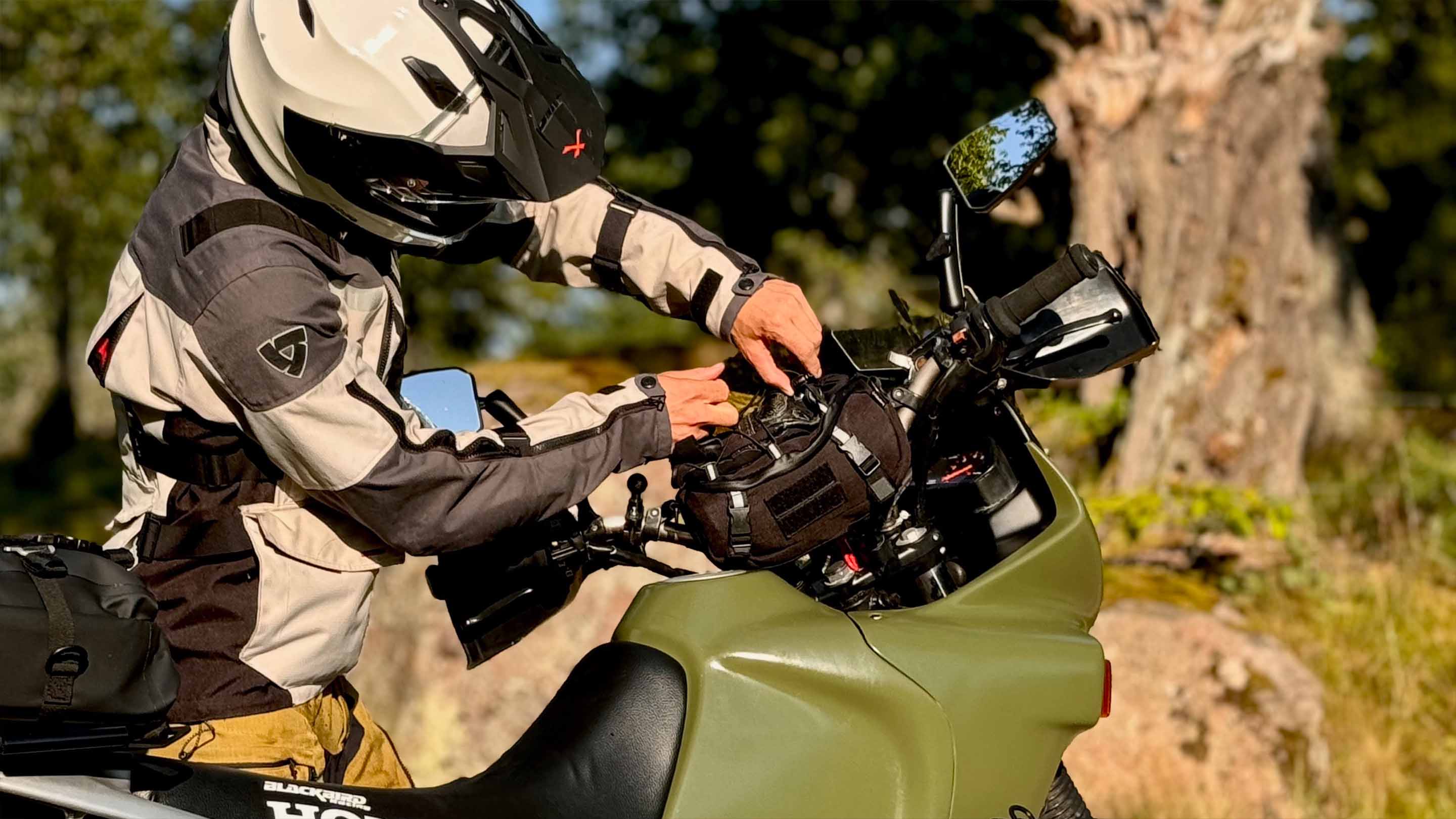 Valhalla motorcycle handlebar bag – Odinsberg