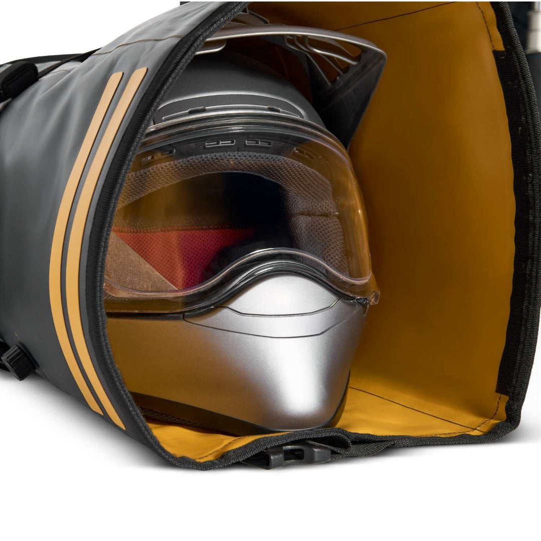 Interior of ODINSBERG Ragnarök 30L motorcycle bag with helmet inside